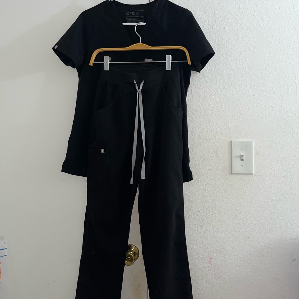 Black Women's figs scrub set